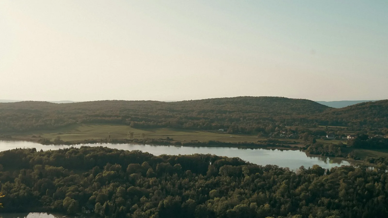 La région des lacs : nature, baignade et randonnée
